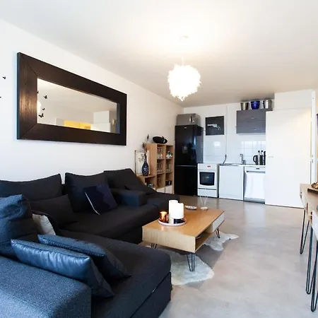 Bright T2 With Balcony And Superb View Parigi
